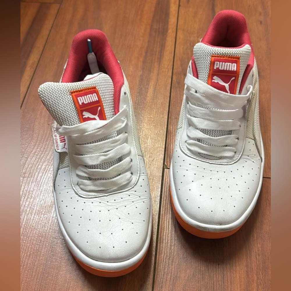 White puma sneakers